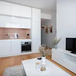 Апартаменты 28Th Floor Luxury Skyline 1Bdrm Apartment - Downtown City Center Братислава