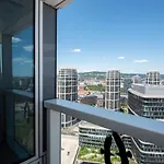 28Th Floor Luxury Skyline 1Bdrm Apartment - Downtown City Center Братислава
