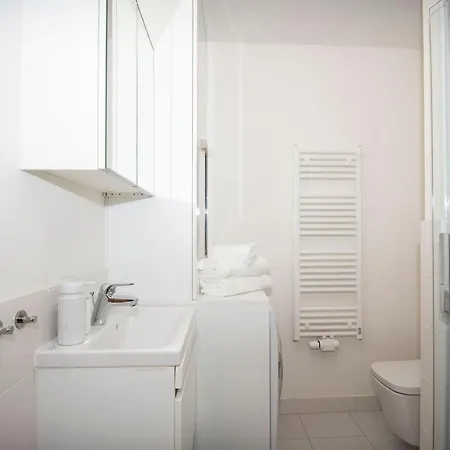 Luxury 1bdrm On The 28th Floor Apartment *