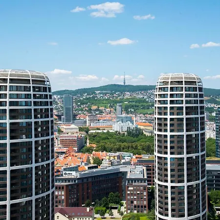 28th Floor Luxury Skyline 1bdrm - Downtown Center Bratislava