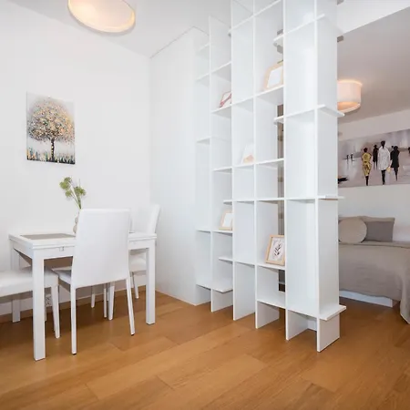 28Th Floor Luxury Skyline 1Bdrm Apartment - Downtown City Center Братислава