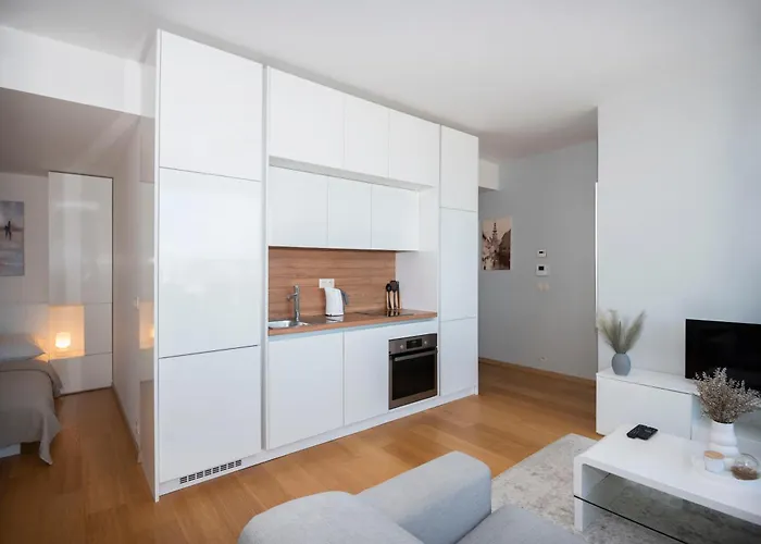 Luxury 1bdrm On The 28th Floor 브라티슬라바