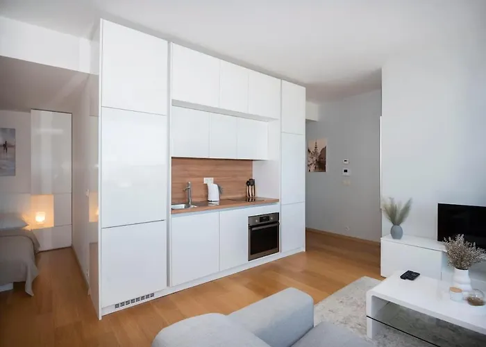 Luxury 1bdrm On The 28th Floor 아파트 *