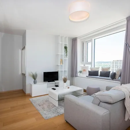 28th Floor Luxury Skyline 1bdrm - Downtown Center * براتسيلافا