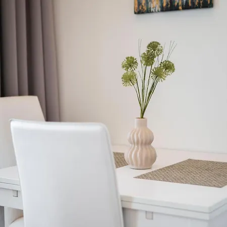 28th Floor Luxury Skyline 1bdrm - Downtown Center * براتسيلافا