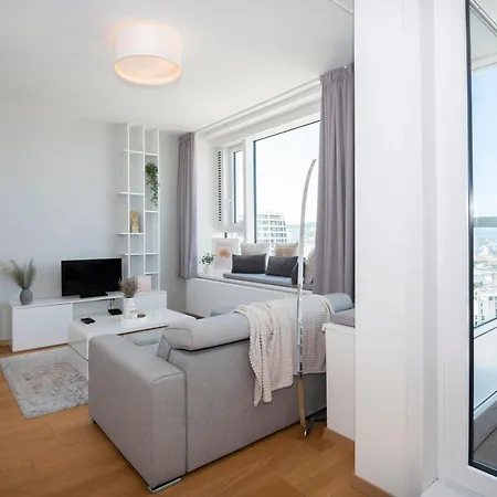 شقة 28th Floor Luxury Skyline 1bdrm - Downtown Center براتسيلافا