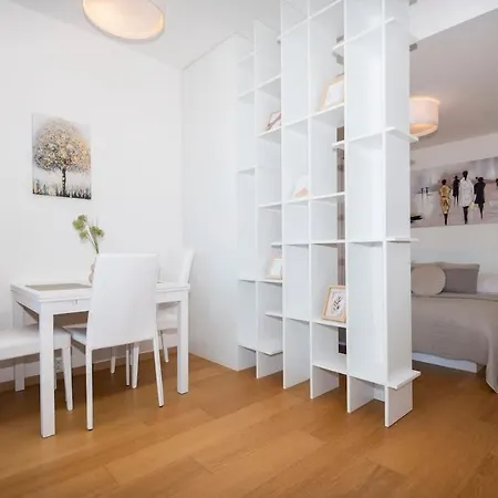 28th Floor Luxury Skyline 1bdrm - Downtown Center
