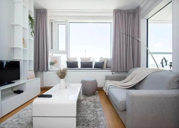 Luxury 1bdrm On The 28th Floor דירה *